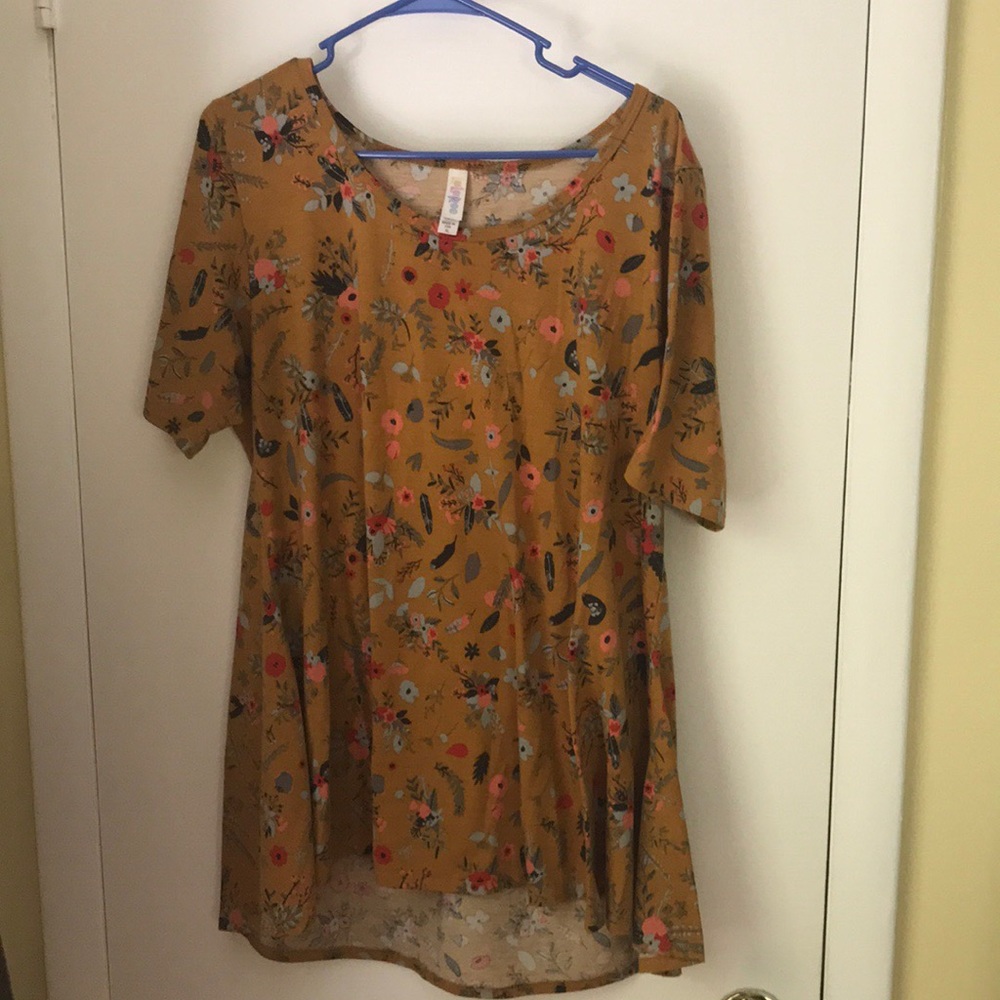 Lularoe Floral Classic T EUC